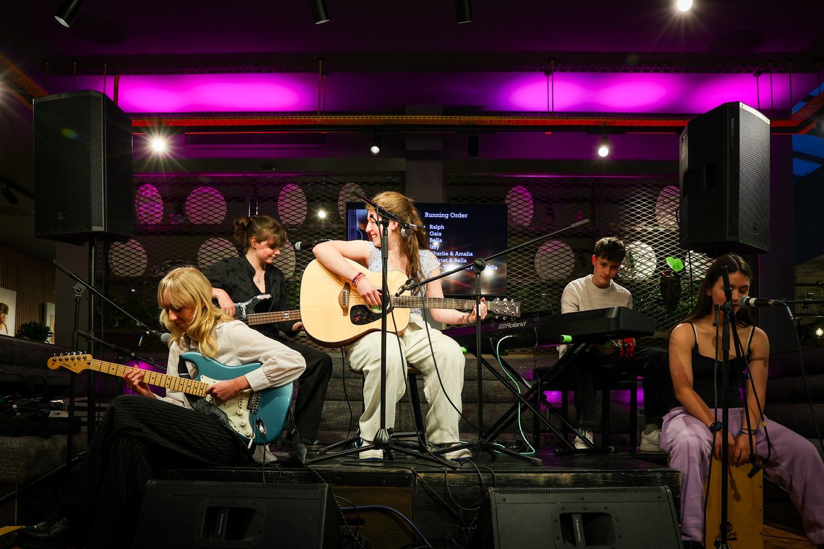 Wellington College tweet media