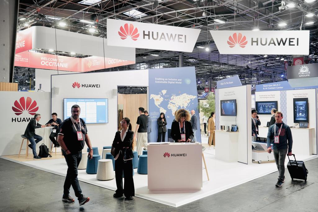 HuaweiFr's tweet image. Bonjour #VivaTech ! 
Profitez des 4 prochains jours pour en apprendre davantage sur les solutions de Huawei en matière de #TransfoNum, #Cloud, #IA et #OptimisationEnergetique .

Nos experts vous accueillent sur le stand H18.
#VivaHuawei