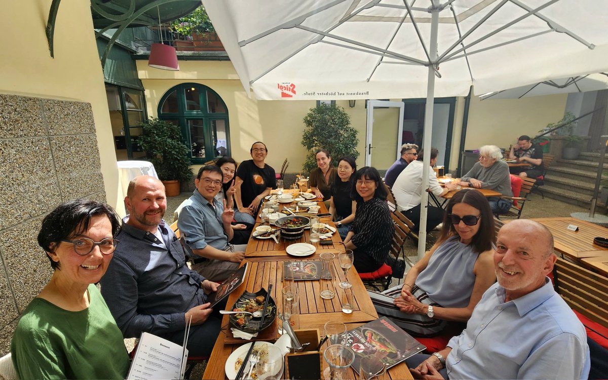 microbialoceanW's tweet image. A great lunch gathering for chinese tasting of the Microbial Oceanography Vienna group to celebrate Zihao&apos;s (@Zhao_MicroOcean) publication in @ScienceAdvances.
