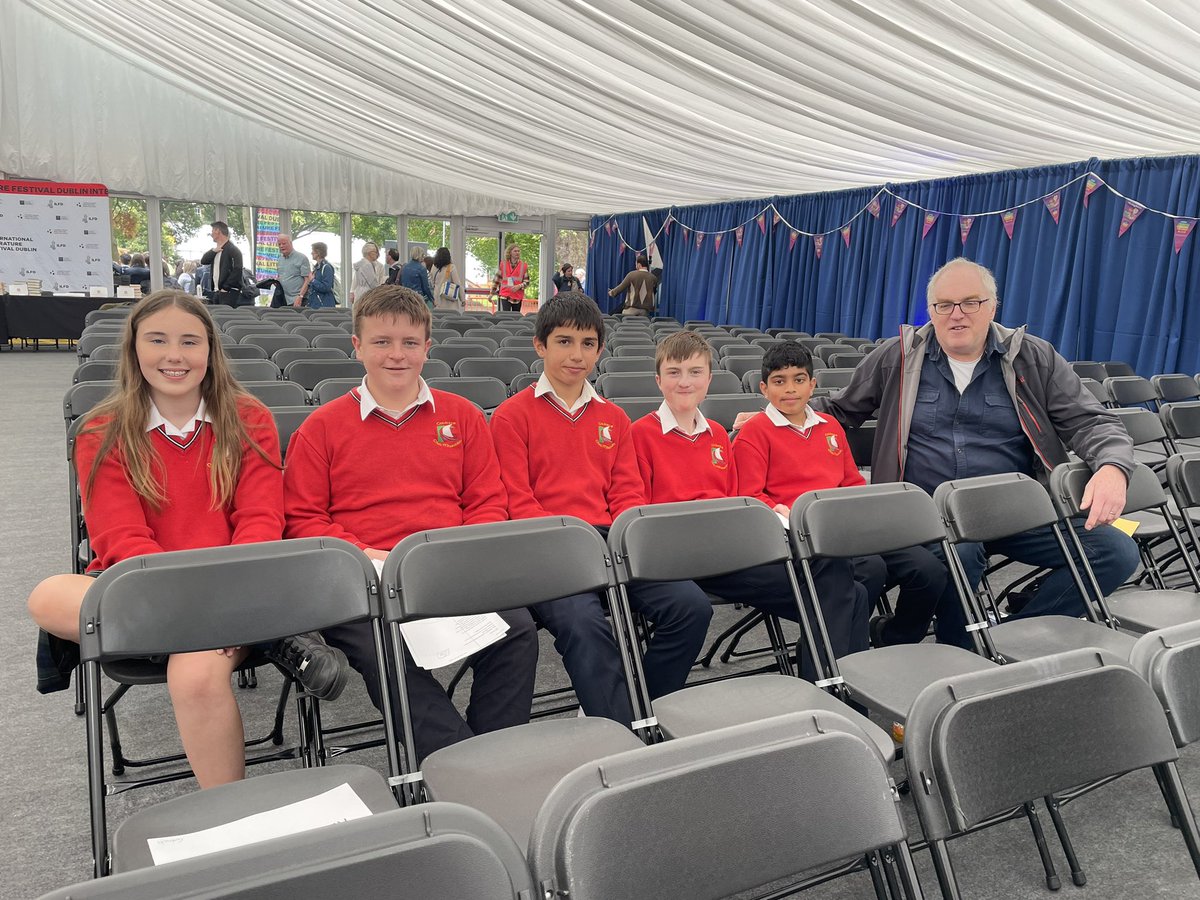 jcsplibraries's tweet image. All set for the @KPMG_Ireland @KidsBooksIrel Awards at the International Literature Festival Dublin. Very proud that our #WRaPParound group from @colchilmlib will perform live in front of the 660 attendees
#ReadingHeroes #Poetry