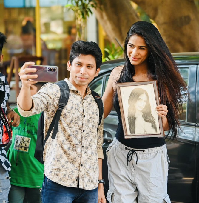 Met a fan last evening! Such a sweet gesture 🤗 https://t.co/Cli32UXjg6