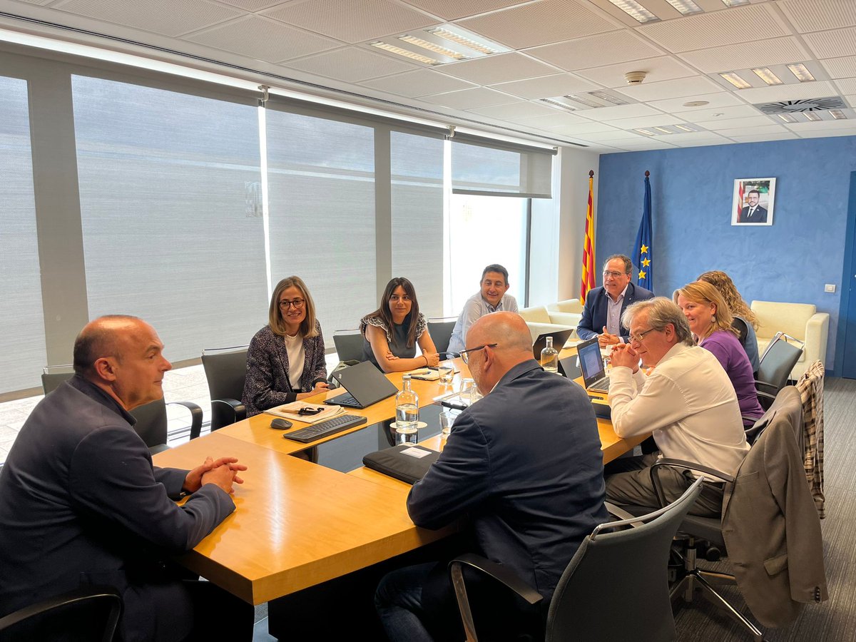 📸El Vicepresident primer @oliverasmj s'ha reunit amb el Consell de Relacions Laborals de CCOO, UGT, FOMENT i PIMEC per analitzar la casuística que es dona en l’aplicació dels convenis col·lectius en la contractació pública dels ens locals (1/2)