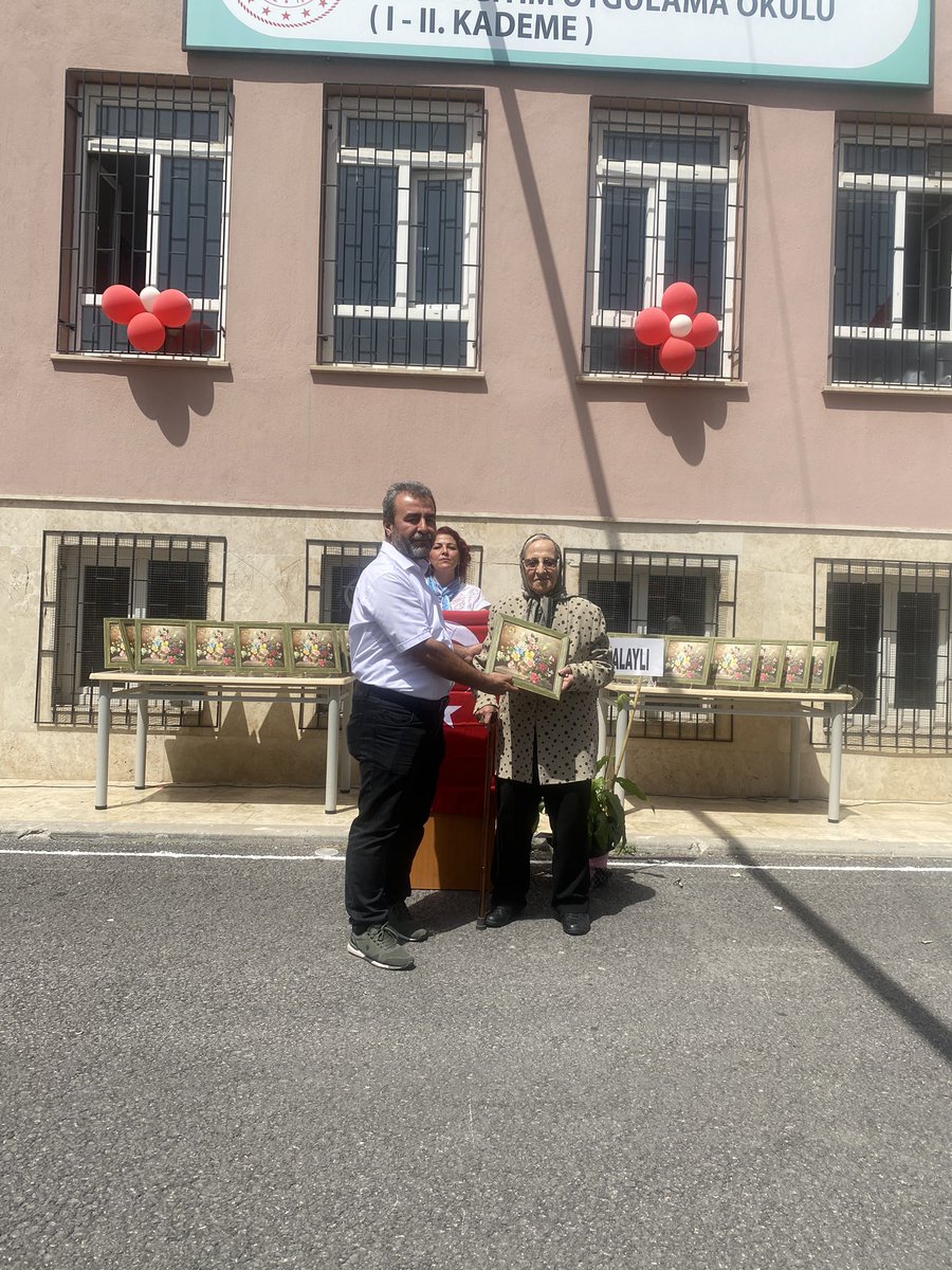 selcuklu_1's tweet photo. Özel eğitime gönül vermiş başta Yüksel Alaylı Hanımefendi olmak üzere kıymetli hayırseverlerimizin katılımı ile okulumuzun mezuniyet töreni ve bahar şenliğini keyifle gerçekleştirdik. https://t.co/zcDo0wrIxy