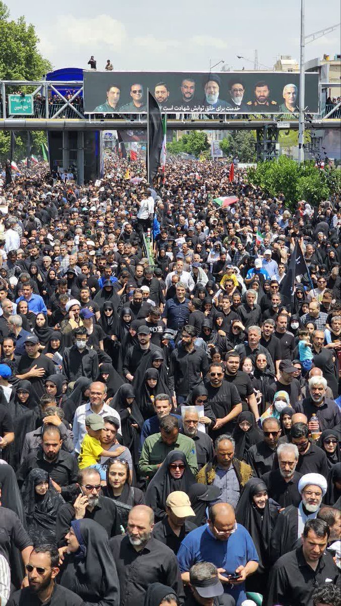 said1165058's tweet photo. آقای پناهیان: شهید رئیسی ثابت کرد اگر کسی مخلصانه کار کند، خدا او را عزیز می‌کند... 
#سیدالشهدای_خدمت 
#مظهر_عزت https://t.co/q3uTMK51qI
