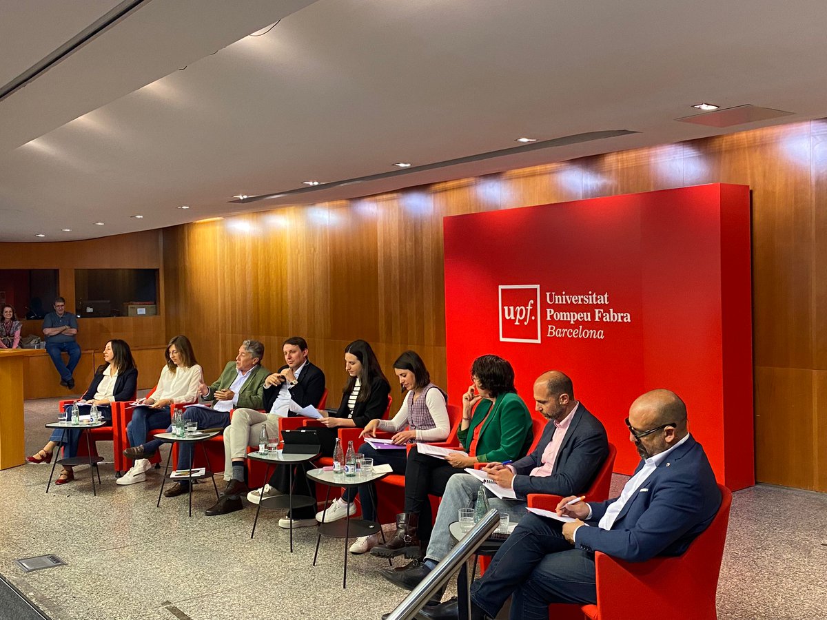 Ja hem començat el debat! Podeu enviar les vostres preguntes a #DebatEUropeu 
<a href="/debat_org/">deba-t.org</a> <a href="/jefcatalunya/">JEF Catalunya 🇪🇺</a>