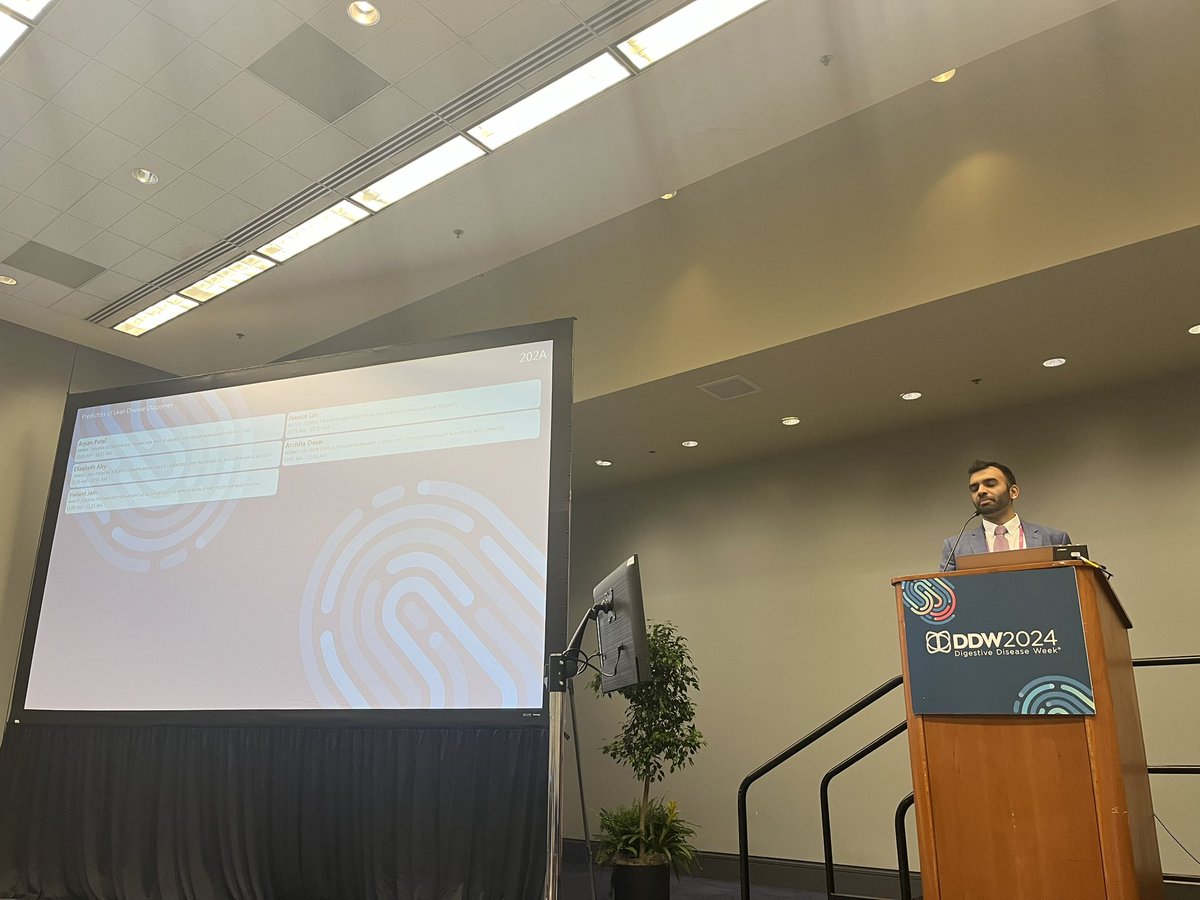 alystraussMD's tweet photo. Was an honor to present our work (Vedant Jain, Tyrus Vong, @tpurnell1908) w the ⭐️s in this session which included @LizzieAbyMD, @ArpanPatelMD, Jessica Lin, and Archita Desai! Thank you @DDWMeeting ! https://t.co/rKoLDaEO22