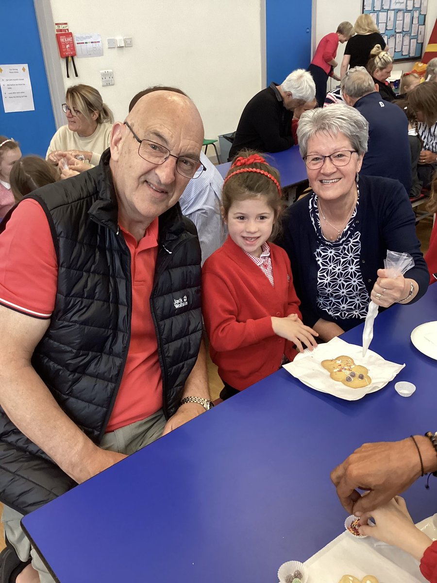 cginschool's tweet photo. CGINS enjoyed inviting over 200 grandparents yesterday to decorate biscuits and listen to performances from our choir, glockenspiel and recorder clubs. Thank you to @mellorscatering @AdamMellors for the delicious 🍪 @JohnTaylorMAT https://t.co/cpIvUyYUhm