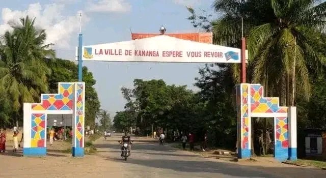 LA VILLE DE KANANGA (Luluabourg) ❤️🇨🇩
Située au cœur de la RDC. Ce joyau du Kasaï-Central, signifie “place de paix et d'amour” en Tshiluba 😍
Kananga est un carrefour ethnique où se côtoient harmonieusement les divers groupes ethniques, tels que les Luba, les Tetela et les Lulua