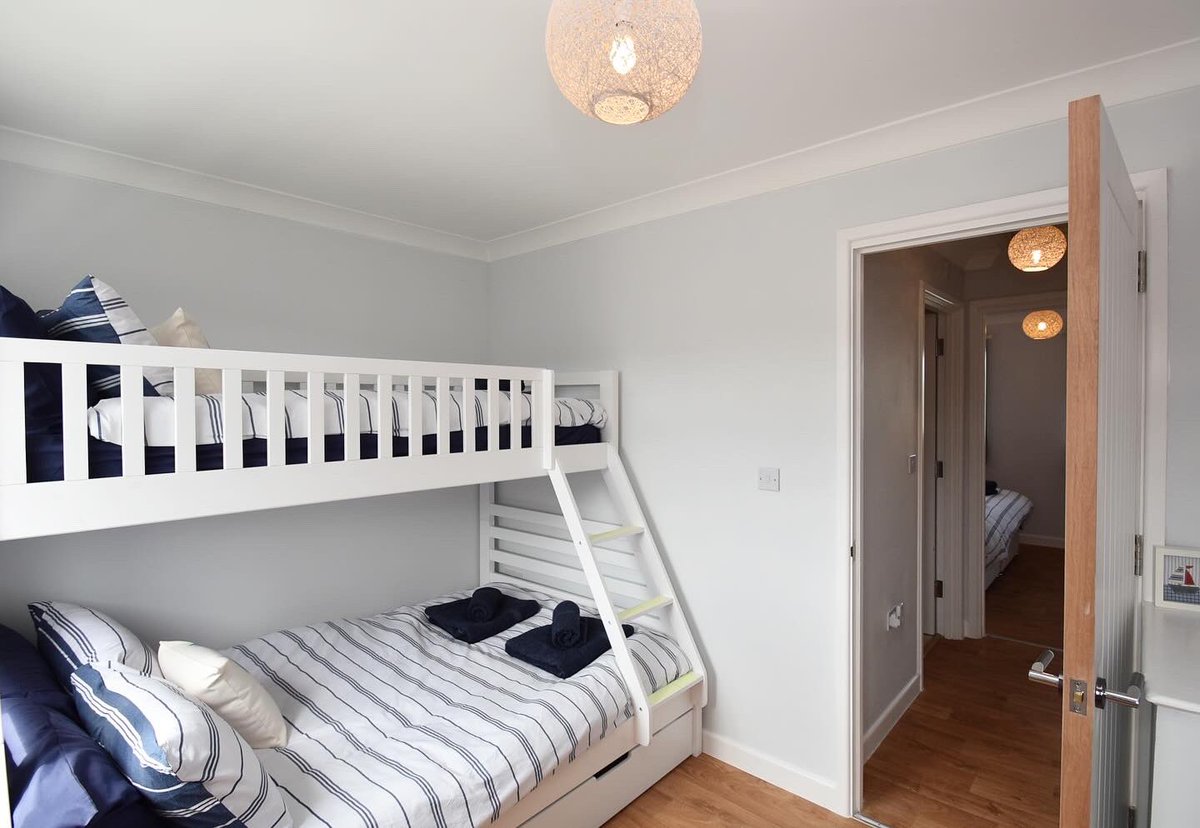 ‼️New Property‼️ 
Available now for Bank holiday and Half term ! ⭐️⭐️⭐️⭐️⭐️
💫Beach Retreat sleeps 5 - just a few steps from the sandy beaches of Camber Sands, East Sussex

ryeandbeyondcottages.co.uk/properties/bea…

Holiday Cottage | Camber Sands

#holidaycottage #cambersands #halftermgetaway