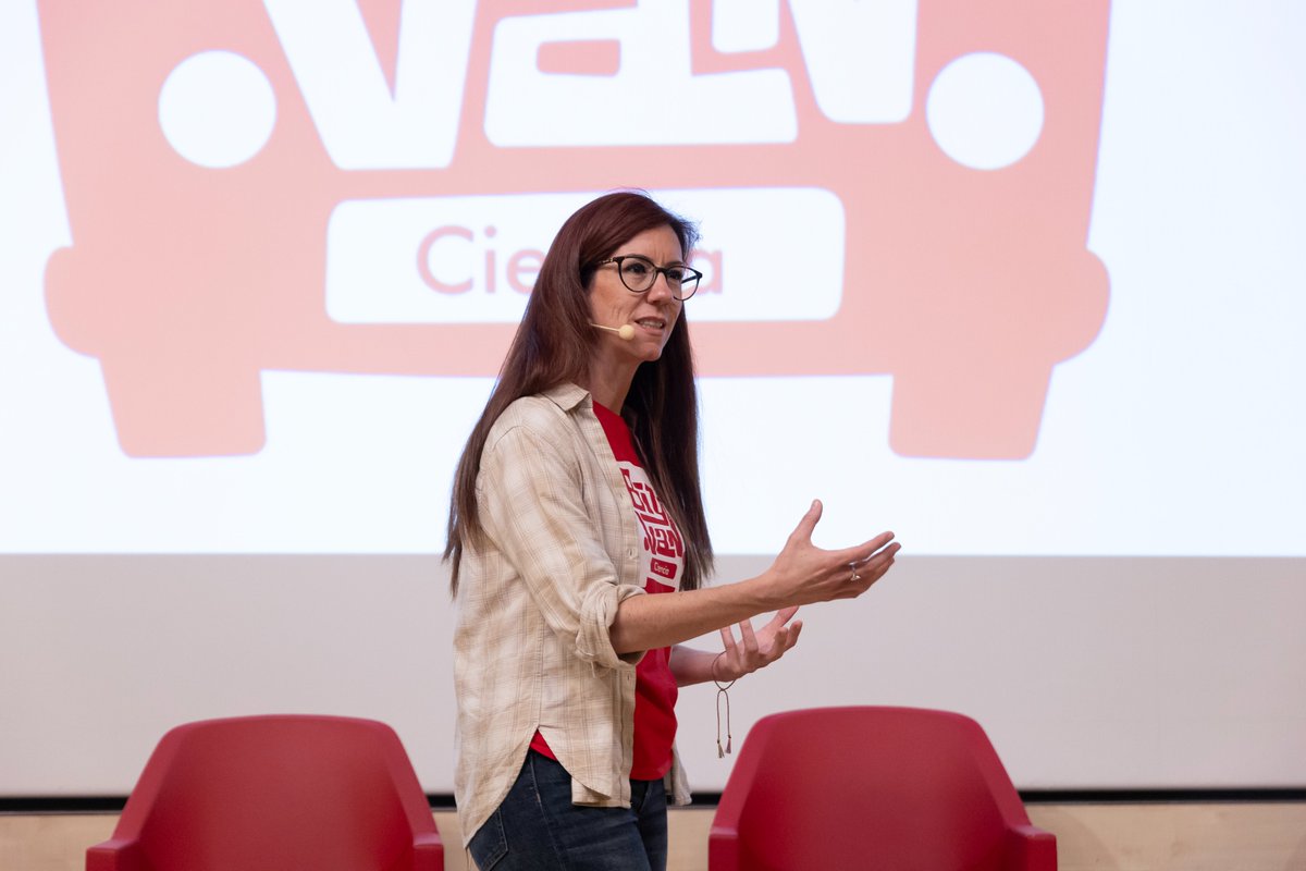 enginyeria_upf's tweet photo. Gràcies a @crislampon i al grup @BigVanCiencia per acompanyar-nos amb els seus monòlegs divertidíssims https://t.co/EhrPWAreGj