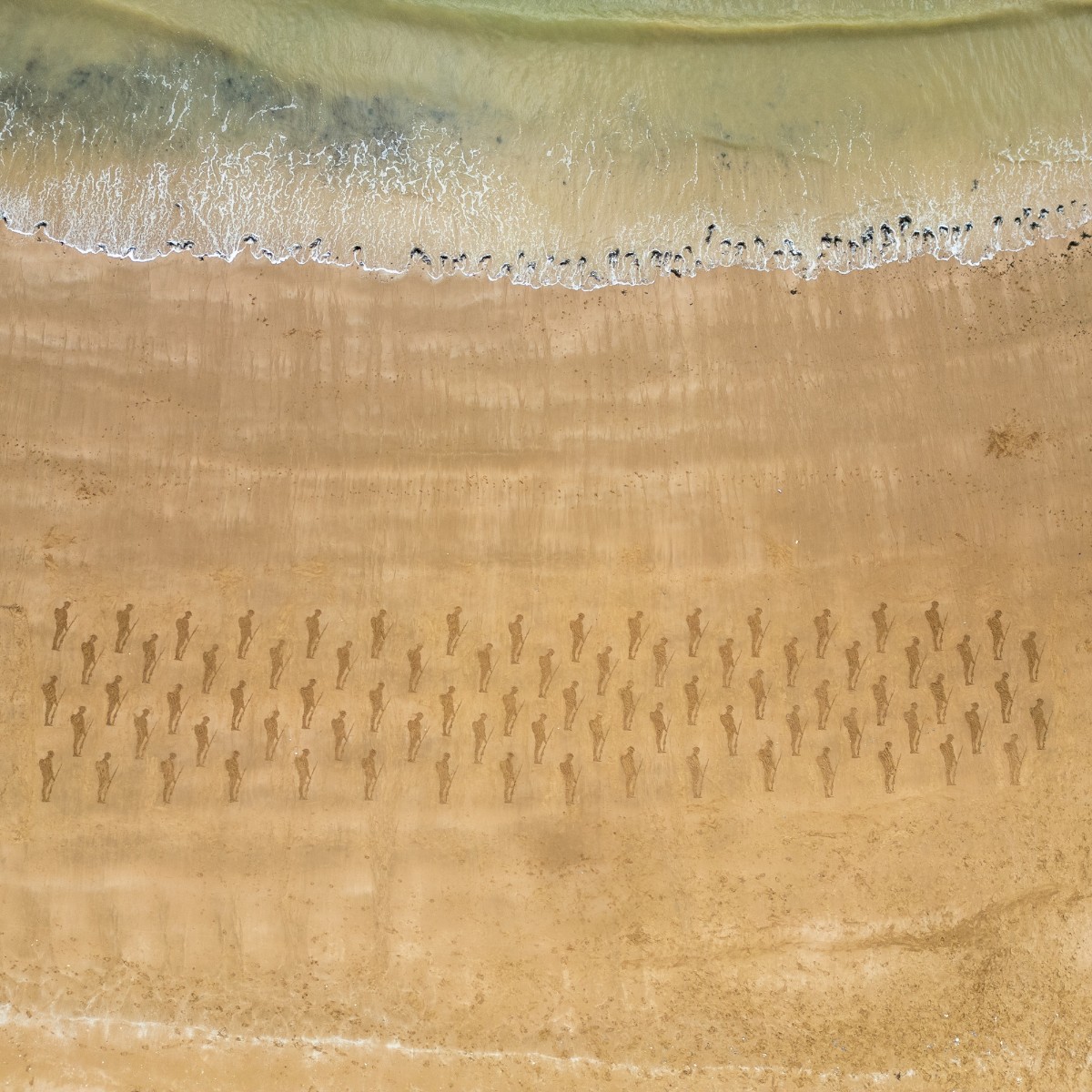 Today we created a very special installation as we reflect on the upcoming D-Day 80th anniversary. Using 80 Tommies etched in the sand, this emotive piece was in place for just a few short hours until the poignant moment that the tide came in and washed away the silhouettes.