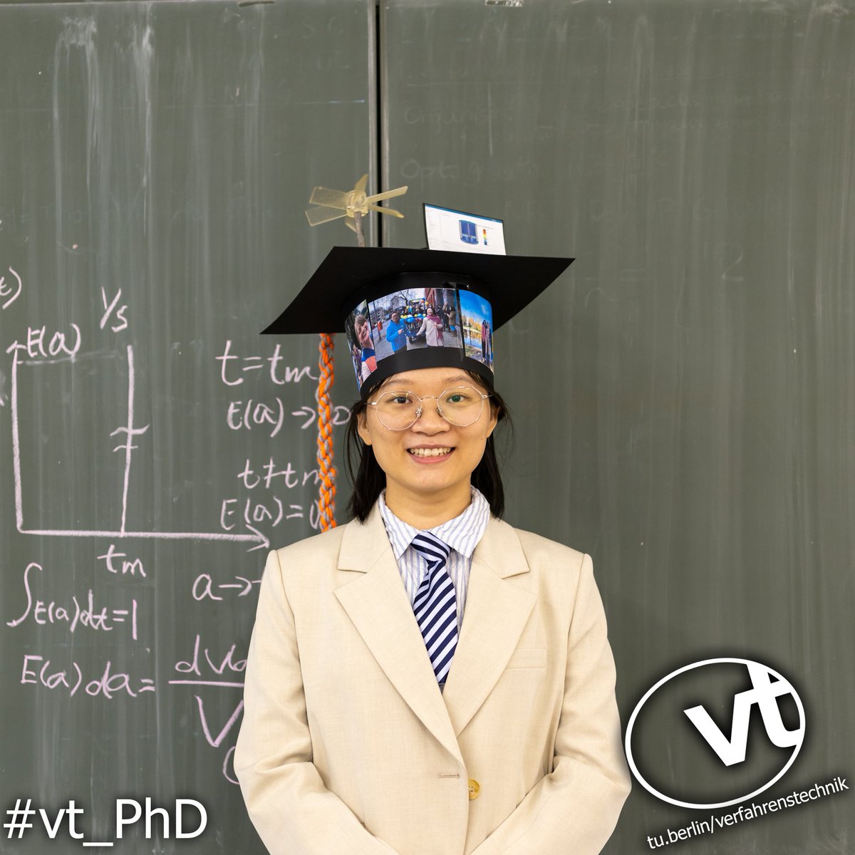 tub_vt's tweet photo. We congratulate our former colleague Mei Wu for successfully defending her PhD thesis on "Efficient CFD-based multi-objective optimization of impeller geometries for homogenization processes in stirred tanks: the mean age theory approach".
#vt_phd #dontjustcelebrate https://t.co/CRsVffaL8d