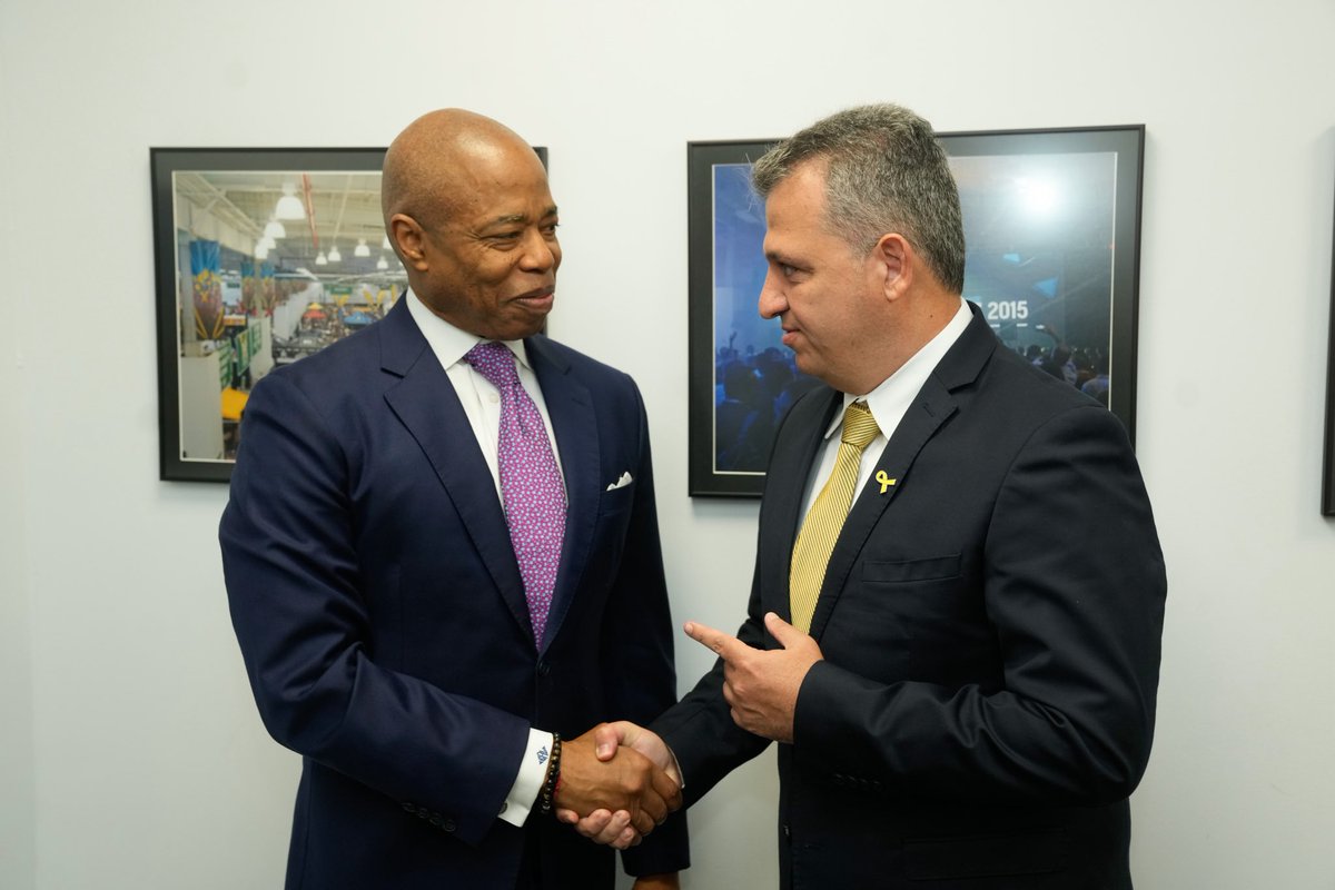 NYCMayor's tweet image. Great to meet Mayor Carmel Shama-Hacohen of Ramat Gan, Israel this morning and talk technology, sustainability, and transportation. 
 
Mayors know how to #GetStuffDone.