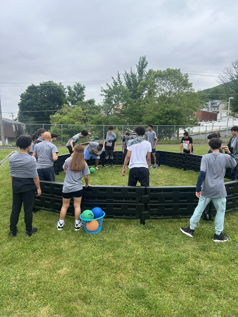 MrsMoll_'s tweet photo. Field Day🏐🏈🏀 One of my favorite days of the year #RSDproud https://t.co/TAcI5WjzT2