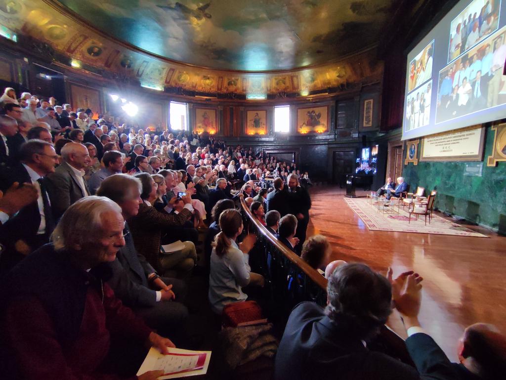 Fundación FIC (@fundacion_fic) on Twitter photo Emotivo homenaje hoy al doctor Carlos Macaya, secretario de la FIC y una de las principales figuras de la #cardiología española e internacional actuales. Un evento que está reuniendo a cerca de 500 personalidades y amigos del reconocido doctor en el Colegio de Médicos de Madrid Emotivo homenaje hoy al doctor Carlos Macaya, secretario de la FIC y una de las principales figuras de la #cardiología española e internacional actuales. Un evento que está reuniendo a cerca de 500 personalidades y amigos del reconocido doctor en el Colegio de Médicos de Madrid