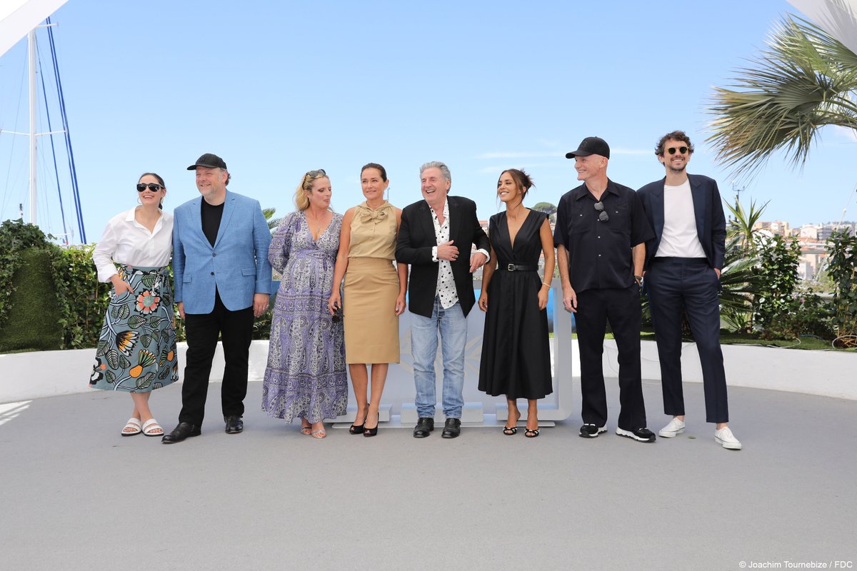 Sun, Croisette and... Photocall 📸 Soleil, Croisette et... #Photocall !
LE FIL – DANIEL AUTEUIL

Avec l’équipe du film / With the film crew

🔎Grégory Gadebois, Sidse Babett Knudsen, Daniel Auteuil, Alice Belaïdi

#Cannes2024 #SéanceSpéciale #SpecialScreening #SélectionOfficielle