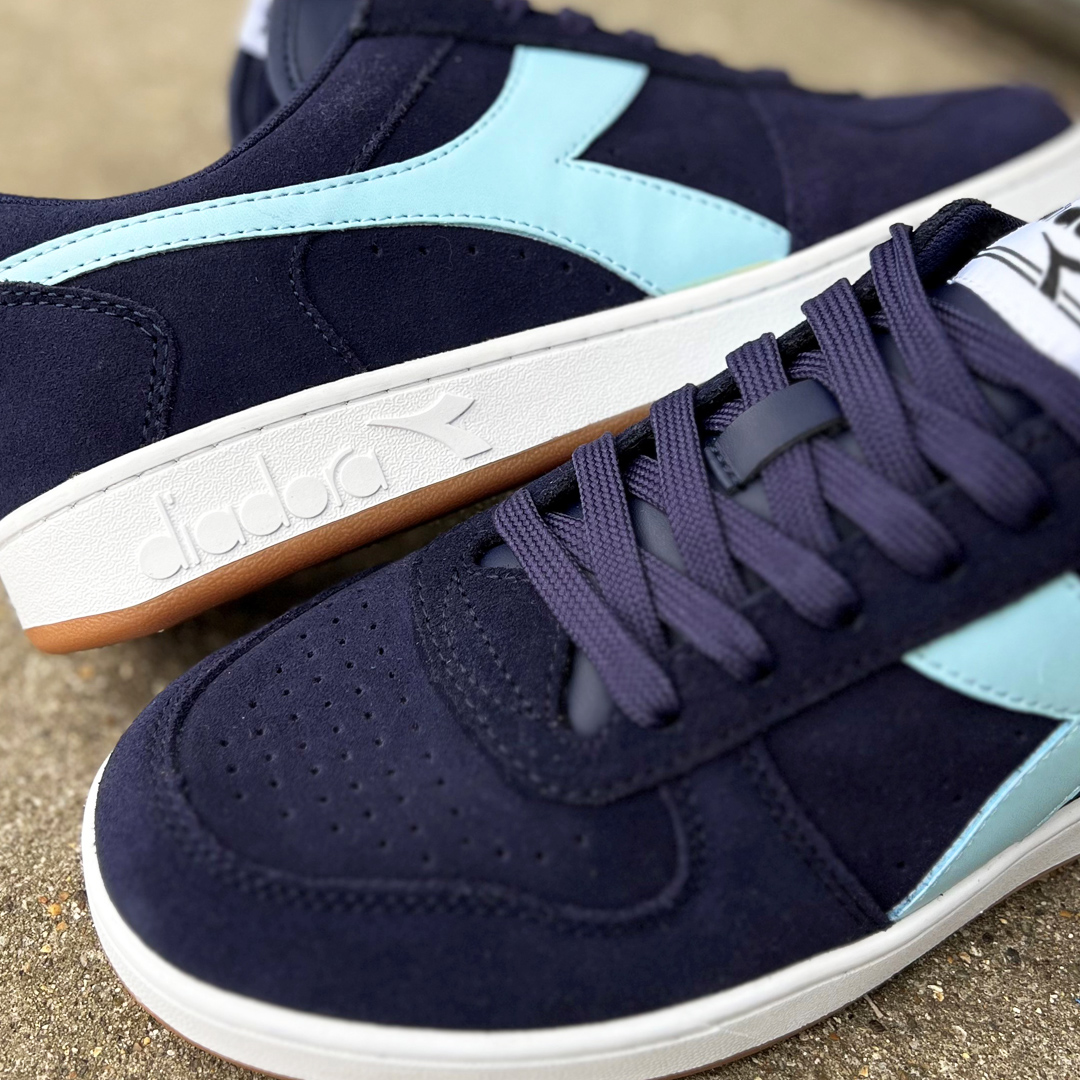 Diadora MB Elite in collaboration 80sCC is a absolute winner. A rich navy suede with contrasting light blue branding and gum sole complete the overall look. Be sure to check these out here: 80scasualclassics.co.uk/trainers-c12/d… #diadora #diadoraelite