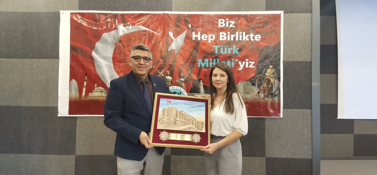 elazigturkocagi's tweet photo. Türk Ocakları Başkanı Prof. Dr. Yavuz HAYKIR tarafından konuşmacılara hediye takdimi yapıldı. https://t.co/i7Bm1RdIu8
