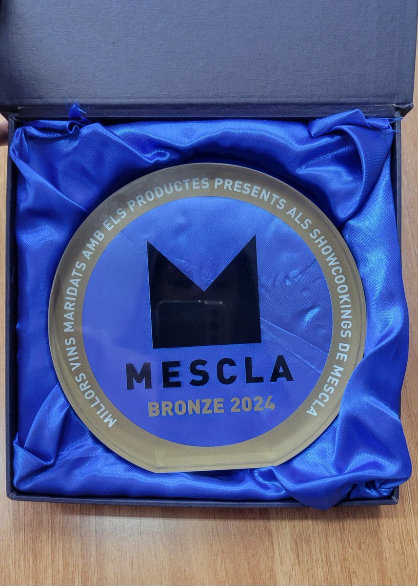 Medalla de Bronce al mejor vino maridado con productos presentados a los showcookings de Mescla, para el Primícia la Borruda ❗️
🍷🥉👏
#mescla24 #cellerbatea #parati #DOterraalta  #wine  #4you #fansDOTerraalta #grandesvinos  #winelovers #garnachablanca #redwine #somgarnatxa