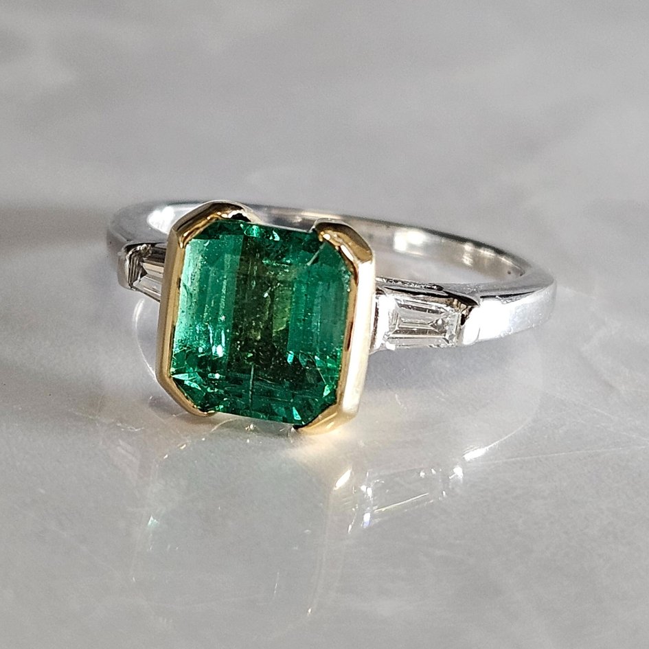 #RecentlyEngaged w/ a ring that isn’t quite your style or needs some tweaks?

Bring it to us! For this ring, our jeweler changed the way the emerald was set for better protection, and it turned out perfectly: bit.ly/SpencerAndKueh…

#spencerandkuehn #morgantown  #engagementring