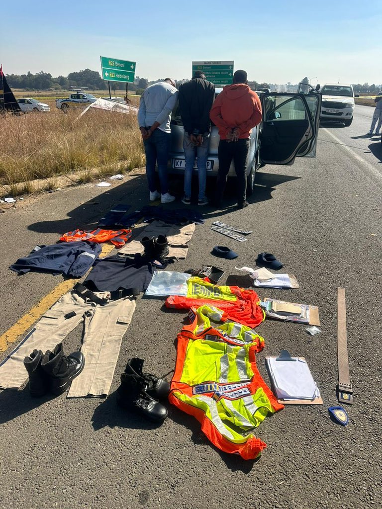 Three members of the notorious 'blue light gang' have been arrested on the R23 by the Gauteng Traffic Police, in collaboration with the Gauteng Traffic Police Wardens and the Ekurhuleni Metro Police Department (EMPD), in the Brakpan area. 

The suspects were travelling in a