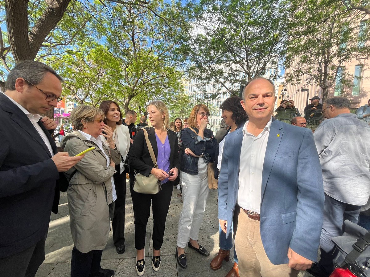 JuntsxStAndreu's tweet image. Avui la nostra estimada Margarita, cor i història de @JuntsxStAndreu, ha estat present a la concentració de suport als encausats del #TsunamiDemocràtic, junt amb mil·lers de persones de la societat civil de Catalunya. Prou de criminalitzar l&apos;independentisme !