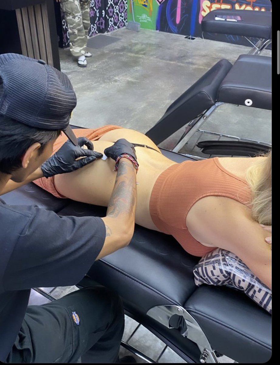 itsellssummer's tweet photo. Cheeky little bday tattoo😜 is? #bday
any guesses what it is 
#bdaytattoo #newtattoo https://t.co/jdSf3pX2QZ