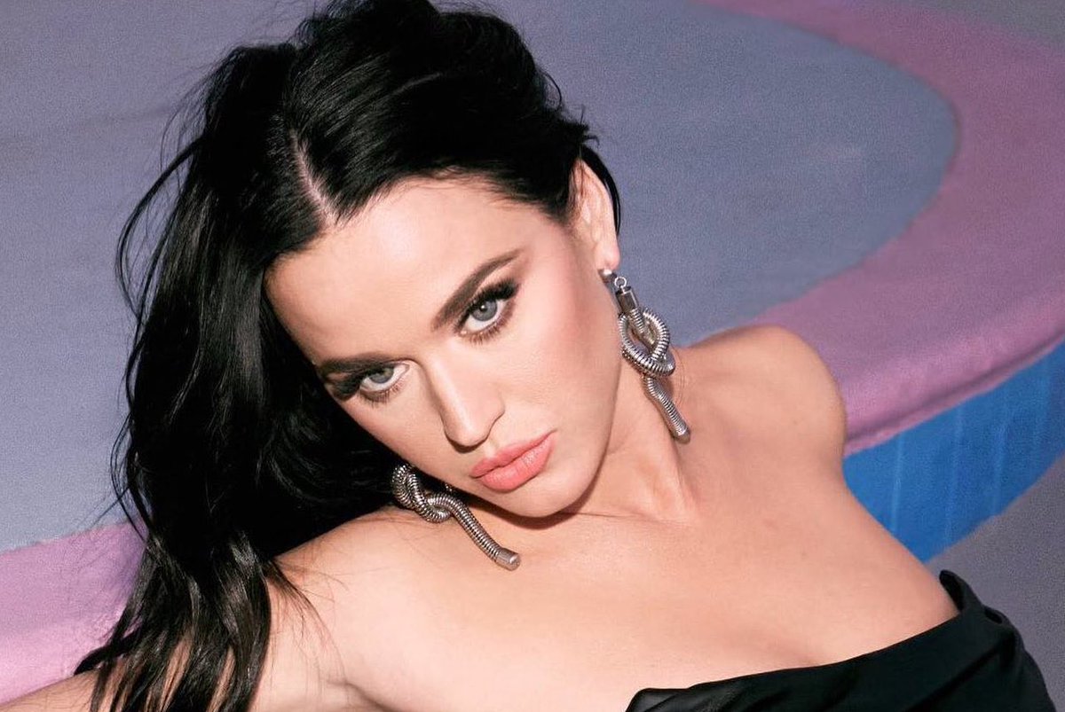idcastbr's tweet image. 🚨 KATY PERY IS COMING : Katy muda foto de perfil em suas redes sociais no 143º dia do ano, confirmando as dicas dos últimos dias. Estão preparados para a volta da hitmaker??