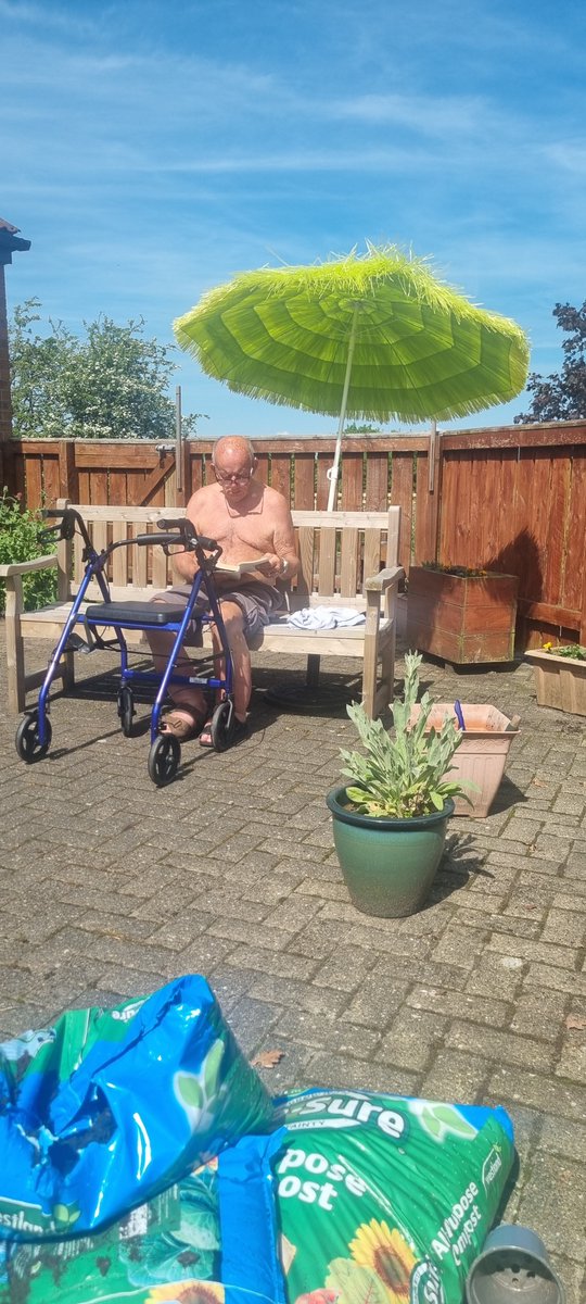 HighgateCare's tweet photo. 🌷🌞 To coincide with the amazing RHS Chelsea Flower Show, the residents at Maple Lodge Care Home have been enjoying the garden. 
#kindnessiskey #carehomes #catterick #chelseaflowershow https://t.co/J3dNAHGB3i