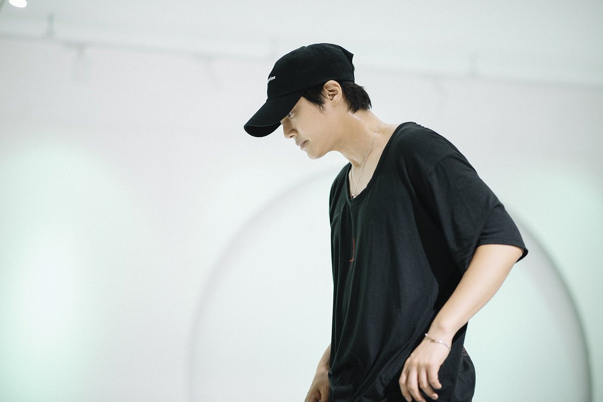 khj_heneciatwt's tweet photo. 라스트 댄스를 위해서 하루하루 열심히 연습 중입니다. 역시 다이어트는 댄스가 최고라고 느낍니��. 헤네치아 팬 여러분들의 기대에 더욱더 하루하루를 열심히 하니까 좀만 기다려주세요

#Kimhyunjoong #last #dance #concert
#thelastdance https://t.co/YxALuAZqml