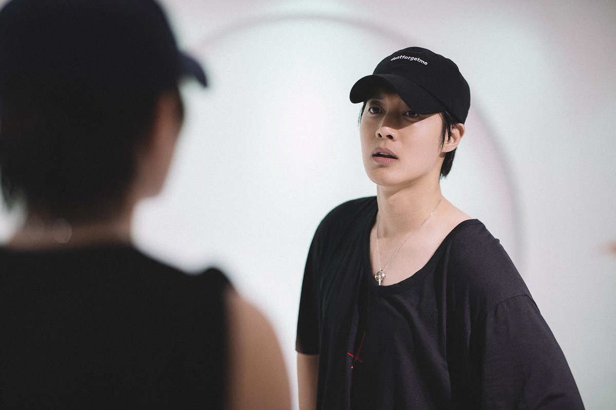 khj_heneciatwt's tweet photo. 라스트 댄스를 위해서 하루하루 열심히 연습 중입니다. 역시 다이어트는 댄스가 최고라고 느낍니��. 헤네치아 팬 여러분들의 기대에 더욱더 하루하루를 열심히 하니까 좀만 기다려주세요

#Kimhyunjoong #last #dance #concert
#thelastdance https://t.co/YxALuAZqml