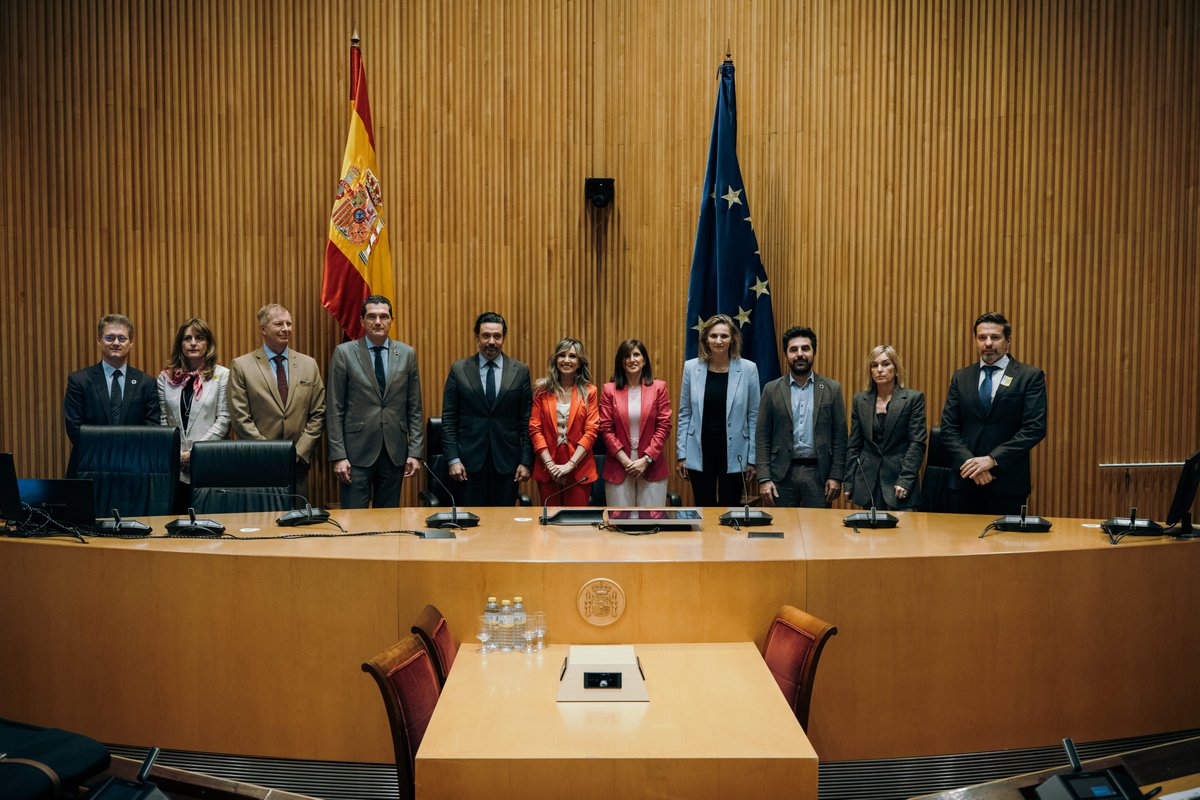 PlasticsEuropES's tweet image. ➡️Colaboración y un marco regulatorio estable y favorable. Estas fueron algunas de las principales conclusiones del evento que hemos organizado en el @Congreso_Es, para presentar el #PlasticsTransitionRoadmap a las instituciones públicas.

Un debate muy interesante junto a…