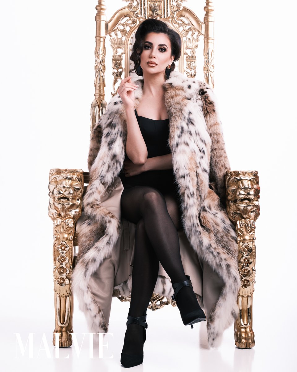 malviemag's tweet photo. «Mob Wife Glam» is part of exclusive webitorial for @MALVIEmag. 
.⁠
Makeup Artist: @migueljuliobeauty
Photographer: @hrivas_photos
Hair Stylist: @k_morriscohair
Model: @thaisvieirakennedy https://t.co/YrOsevMom2