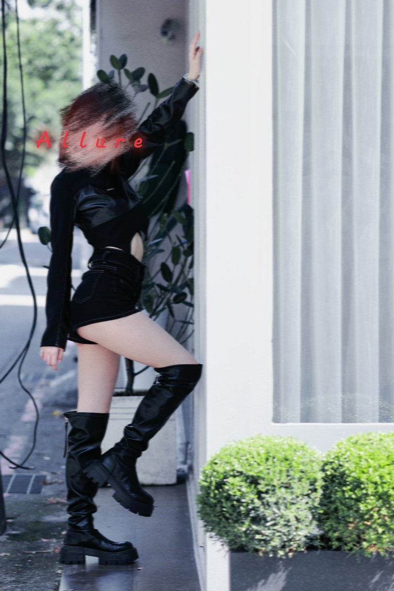 「人類的生活有時很無聊，
而做夢是為了防止人類變得過於適合這個世界的運作。」
不知道有沒有人跟我一樣覺得做夢逼真到不行⋯