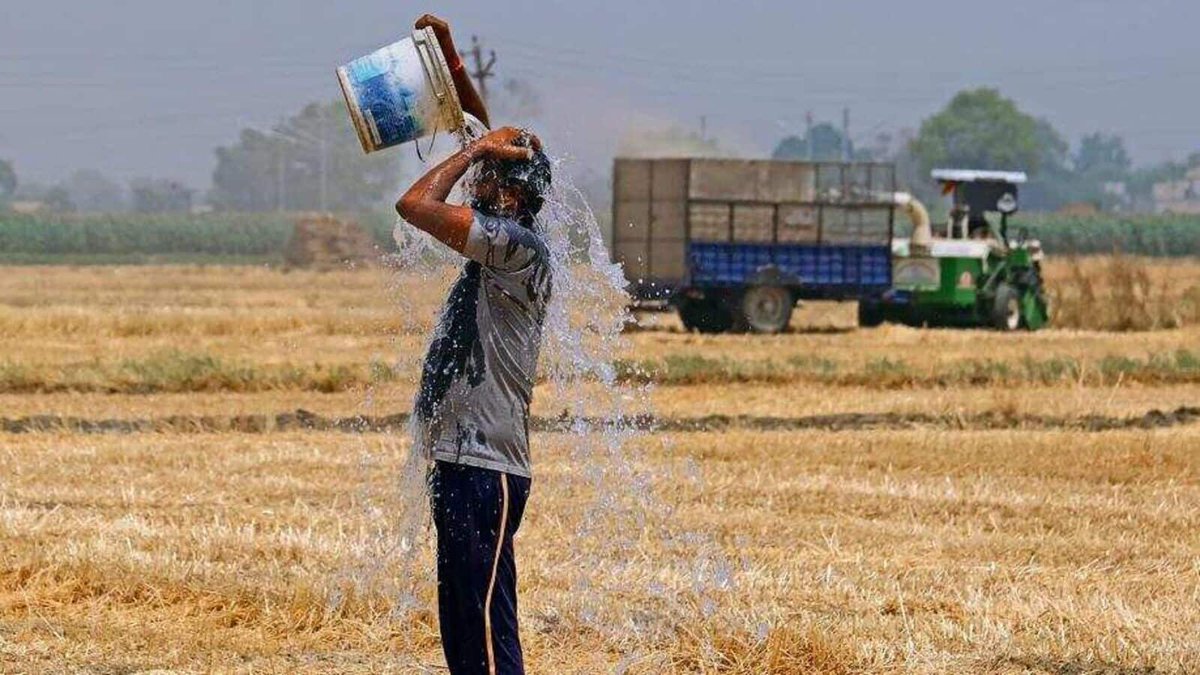 Sohailkhan61042's tweet image. Long lashes are like a cold winter night—cozy and stress-free. Short lashes? They're like the hot Punjab weather—too intense and totally not my favorite!😂😂😂😂🤭🤭🤭🙈🙈🙈🙈🙈
#punjab 
#winternight 
#longlashes
