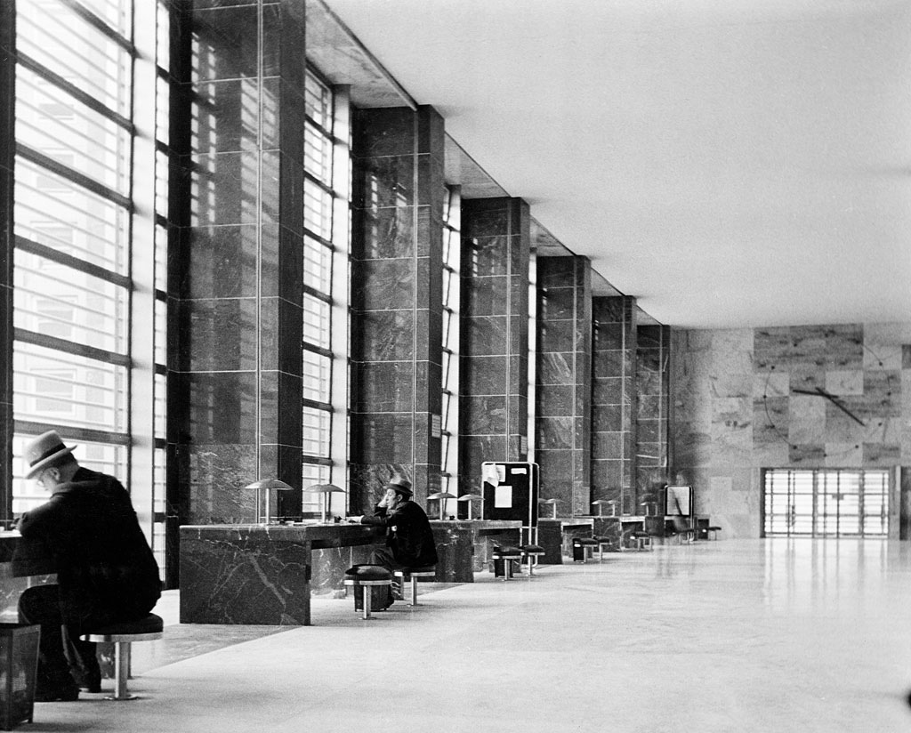Napoli, 1936 [Post office in Naples, Italy, 1936, designed by Giuseppe Vaccaro and Gino Franzi]