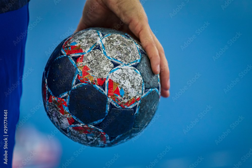 nstr_diazz's tweet photo. Hola a todos, muchos no me conoceréis soy Néstor tengo 17 años y desde los 14 me dedico a la difusión del balonmano a través de las redes sociales.  Tengo un gran proyecto en mente relacionado con el balonmano pero necesito ayuda. Abro hilo🧵 https://t.co/Uuw8Yik6sI