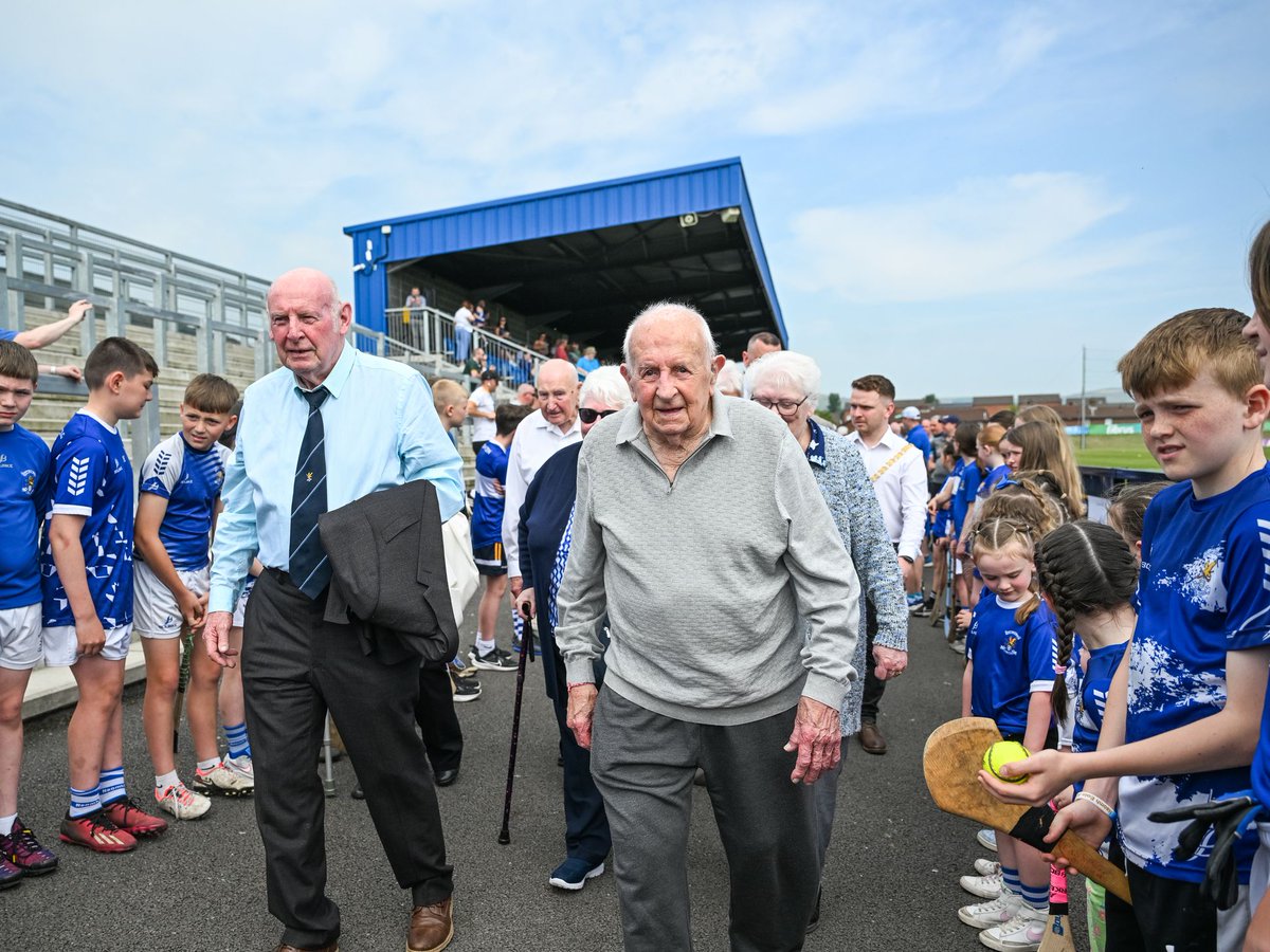 Ulster GAA President Ciaran McLaughlin recently attended the official opening of the new stand at <a href="/naomheoinclg/">Naomh Eoin CLG</a> Corrigan Park in Belfast 🏟️ 🟦⬜️🟨

The very special guests on the day were undoubtedly The Golden Eagles of Naomh Eoin, aged from 70 to 94!🏐🥎

<a href="/AontroimGAA/">Antrim GAA</a>