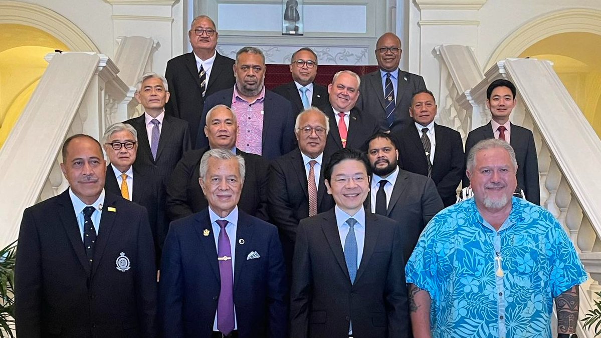ForumSEC's tweet photo. #Pacific2050 #Partnerships 
On his final mission, SG Puna joined Pacific leaders for the 3rd Pacific-Singapore High-Level visit this week, meeting new Prime Minister Lawrence Wong, pictured, hosting his first international engagement as a leader.  #multilateralism #cooperation https://t.co/XGUW2TcAzk