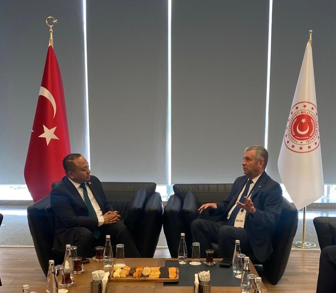 MSB_ASFAT's tweet image. Türkiye’nin ilk ve tek Anayurt ve Sınır Güvenliği Fuarı #SEDEC’te yerli ve yabancı temsilciler ASFAT’a yoğun ilgi gösteriyor. Birçok üst düzey heyeti ağırladığımız standımızda Endonezya Büyükelçisi Sn. Achmad Rizal Purnama standımızı ziyaret ederek ürünlerimiz hakkında bilgi