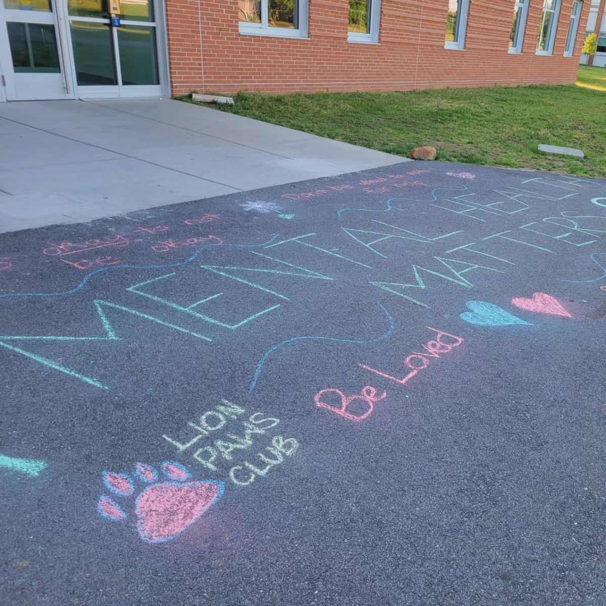 LHSRI's tweet photo. Our Lions supporting Mental Health Awareness during our awareness week! Thank you to our Lion Paws Club for leading this charge!
#ItsOKtoNotBeOk #LionPride #WeSupportEachOther https://t.co/MOCPPgFlpr