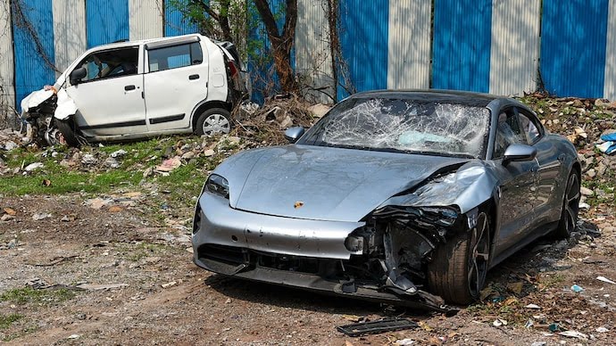 SHOCKING NEWS 🚨 17-year-old boy spent ₹48,000 in 90 minutes in pub before accident. He was provided pizza and burger to eat in jail. Father gifted his son a Porshe car worth Rs 2.5 crore but left Rs 1,758 registration fee unpaid. Locals throw ink at the police vehicle