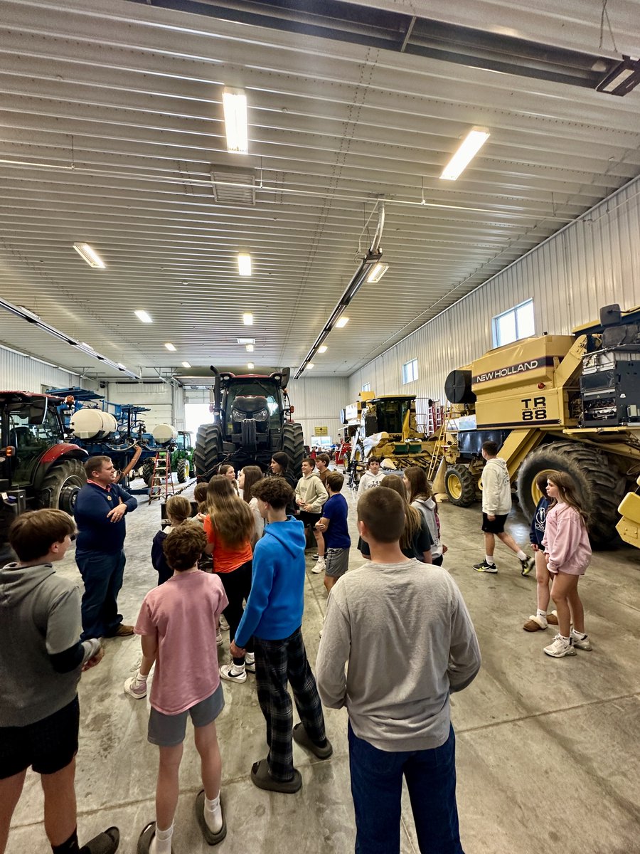 hhschuskies's tweet photo. Last week, over 200 7th grade and 15 8th grade Ag students from HHMS enjoyed an immersive experience at @BecksHybrids, in Atlanta, Indiana. Read the full story here: https://t.co/2vdDccQCMQ https://t.co/uqjUS2Swaq