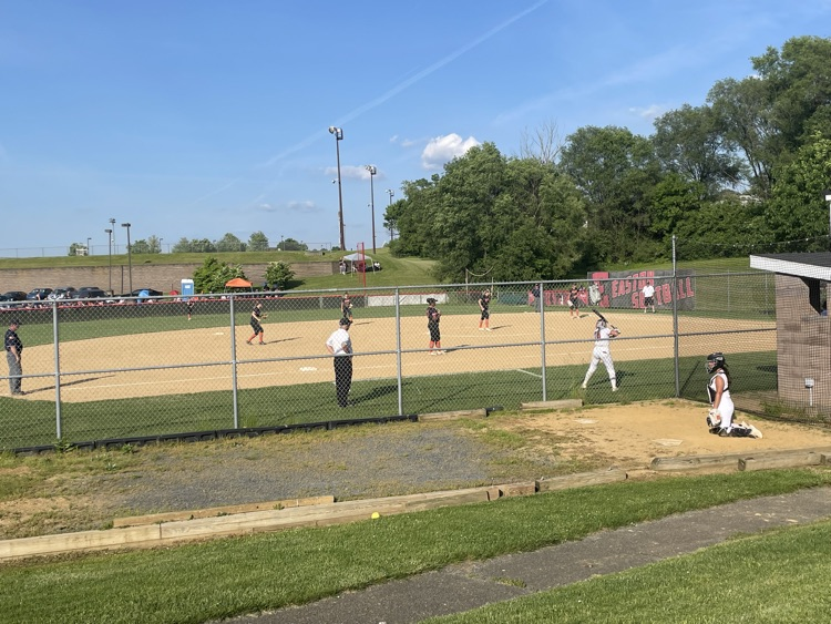 NAHS1619's tweet photo. If you see a softball player today make sure you give me them a shout out for their awesome win against Easton in the district quarterfinals last night! Great job KKids! #kkids #kkidpride #kkidprincial #NAHS #softball #nahssoftball #highschoolathletes #getthewin #workhardplayhard https://t.co/JpqieGKI0G