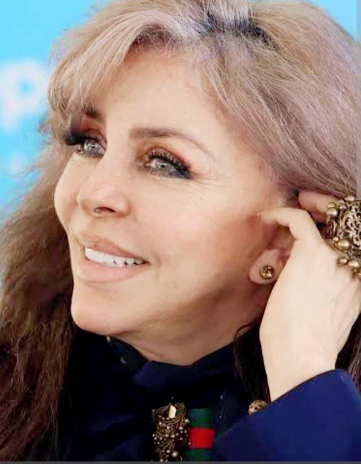GigelaChelu's tweet photo. @lolajjmis @vrocastroficial @michcastro @Irina_OsievaNN @Elena_Vo743720 @Helga97202746 @oly_ilina @ClausMoNiiK @Lop_Ram_Rene @isagomesIG @MariBautista_13 @MarthaMiller420 @Patrizi85246848 @vc_thequeen @Sayrafj27 Grandioso Miércoles mi querida Cris. Bendiciones infinitas https://t.co/GXiTwVENII