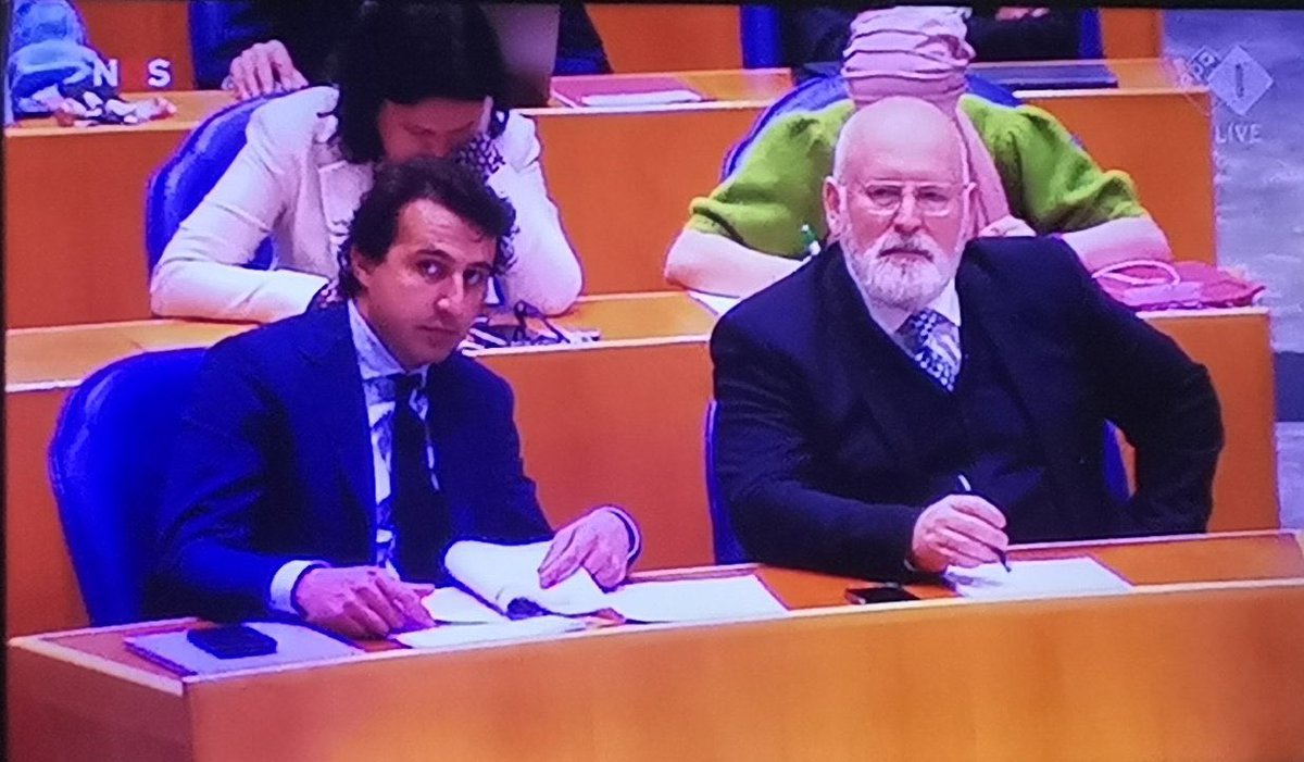 Wat zou een mooie naam zijn voor dit duo? #Klimaatpaus en zijn #schandknaap? #formatiedebat #timmermans #klaver