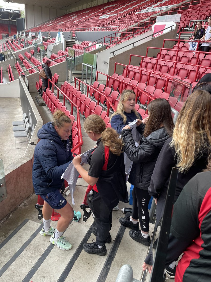 TKASA_PE's tweet image. The girls met @BristolBearsW @RedRosesRugby @LarkDavies and @avreed

@TKASAMrHarris and @TKASMrShepherd got to stand on the pitch!!