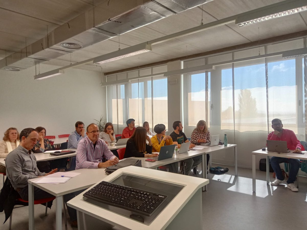 CITAAragon's tweet photo. 👥Reunión de coordinacion del proyecto Enfoque multidisciplinar para valorizar la diversidad genética del #manzano autóctono: Descubriendo procesos bioquímicos, aromáticos y metabolómicos asociados a la aptitud #APPLEDIV en el campus de @UNavarra en Tudela.
@AgEInves
@GobAragon https://t.co/KYHBjQ9e2s