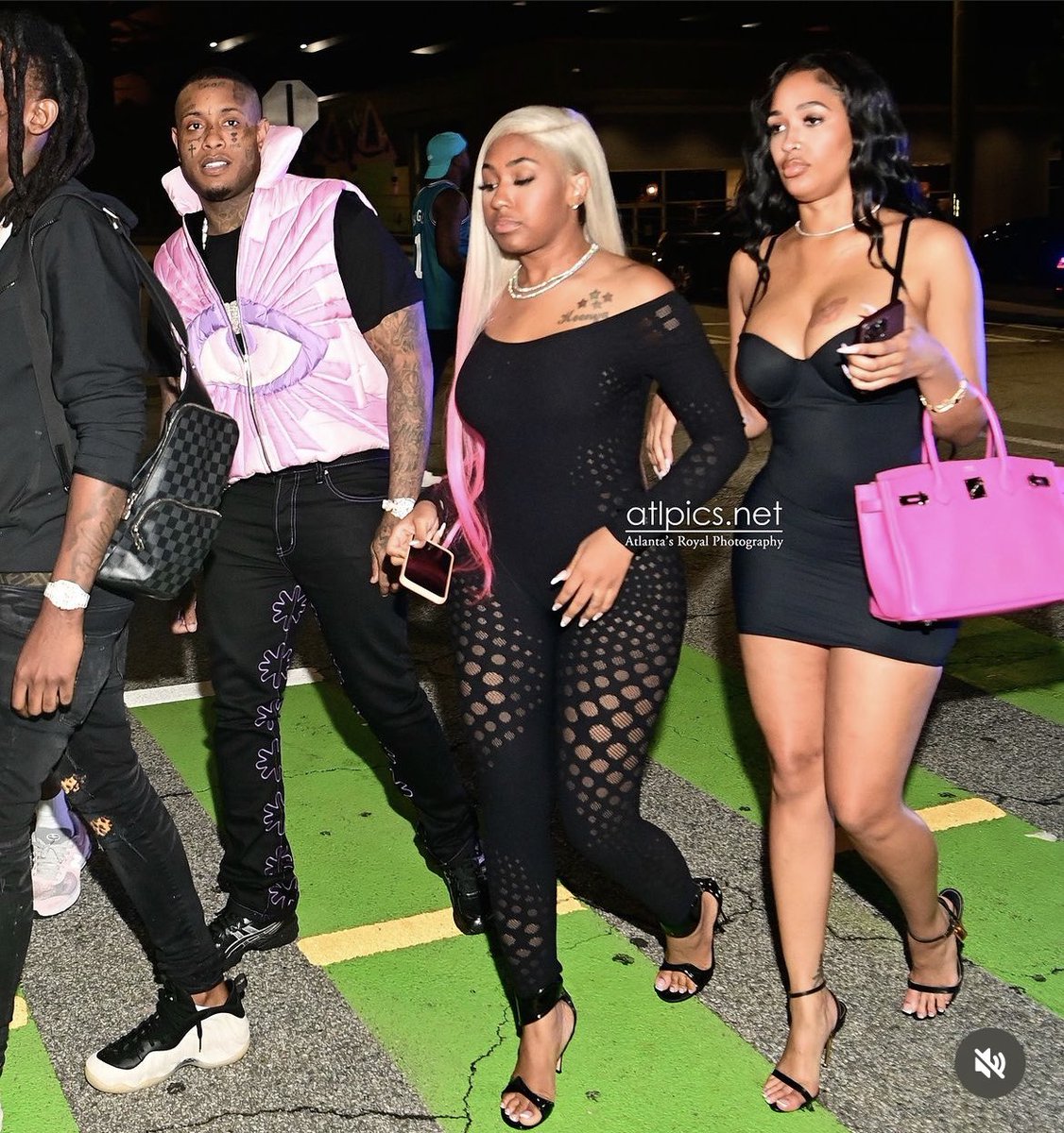 Yung Miami spotted heading into Opium in Atlanta with her bestfriend and Southside

📸: @atlpics/IG