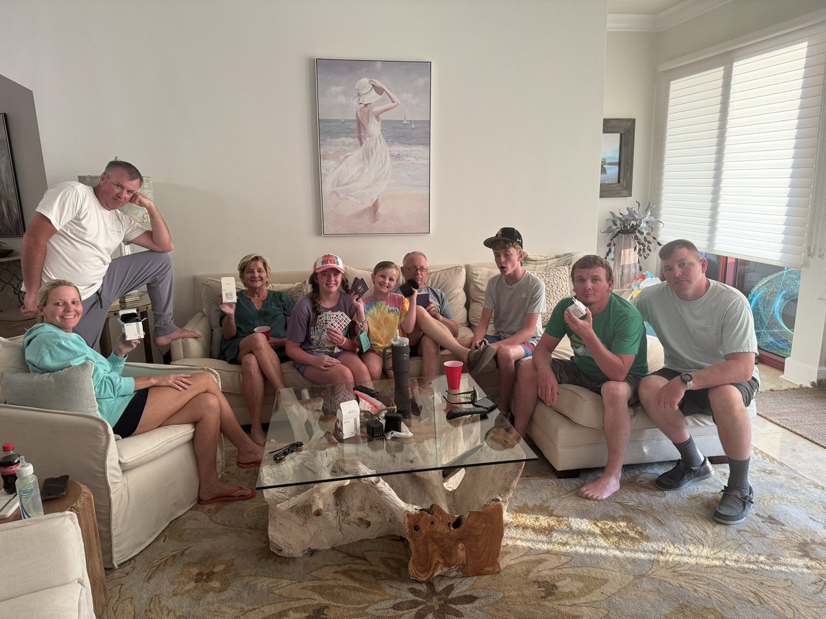 hollyjf's tweet image. We had the best time at our Epicka travel adapter party! So many of us travel and can't wait to use this incredibly versatile new adapter! #epicka #epickaPassport #traveladapter #travelessential and #Tryazon
